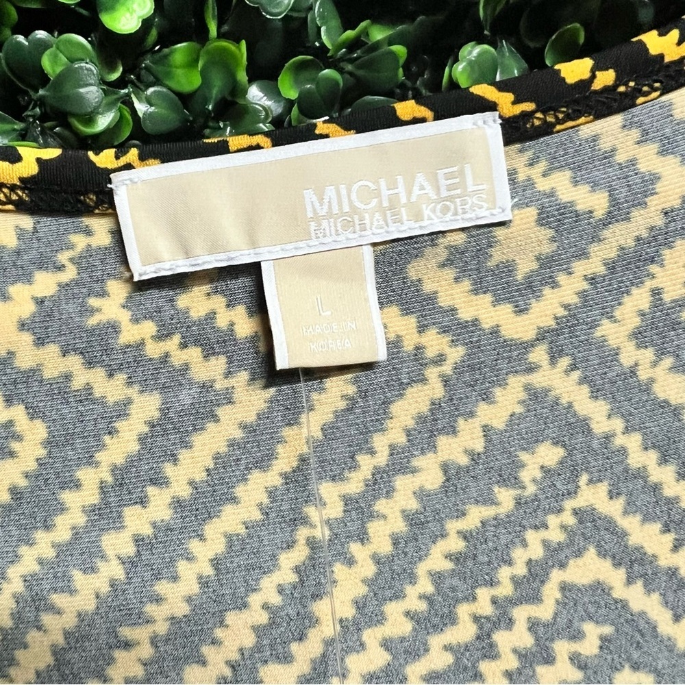 MICHAEL KORS | Geometric Crop Top - Picture 3 of 3